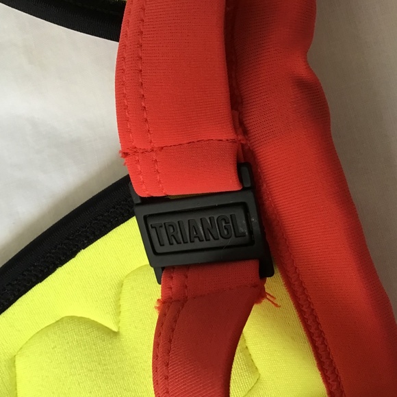 Triangl sz XS Flower bikini top - Picture 5 of 7